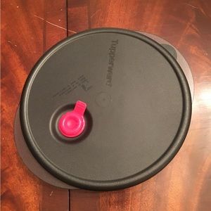 Tupperware Crystalwave divided dish